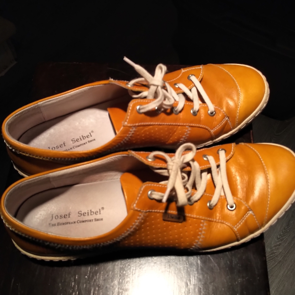Josef Siebel luxury European leather men's shoes in great comfy condition